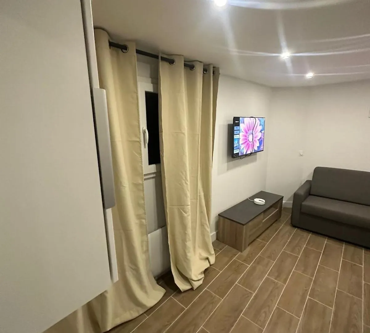 Palais Des Festivals Studio Meuble Cannes 0*,  France