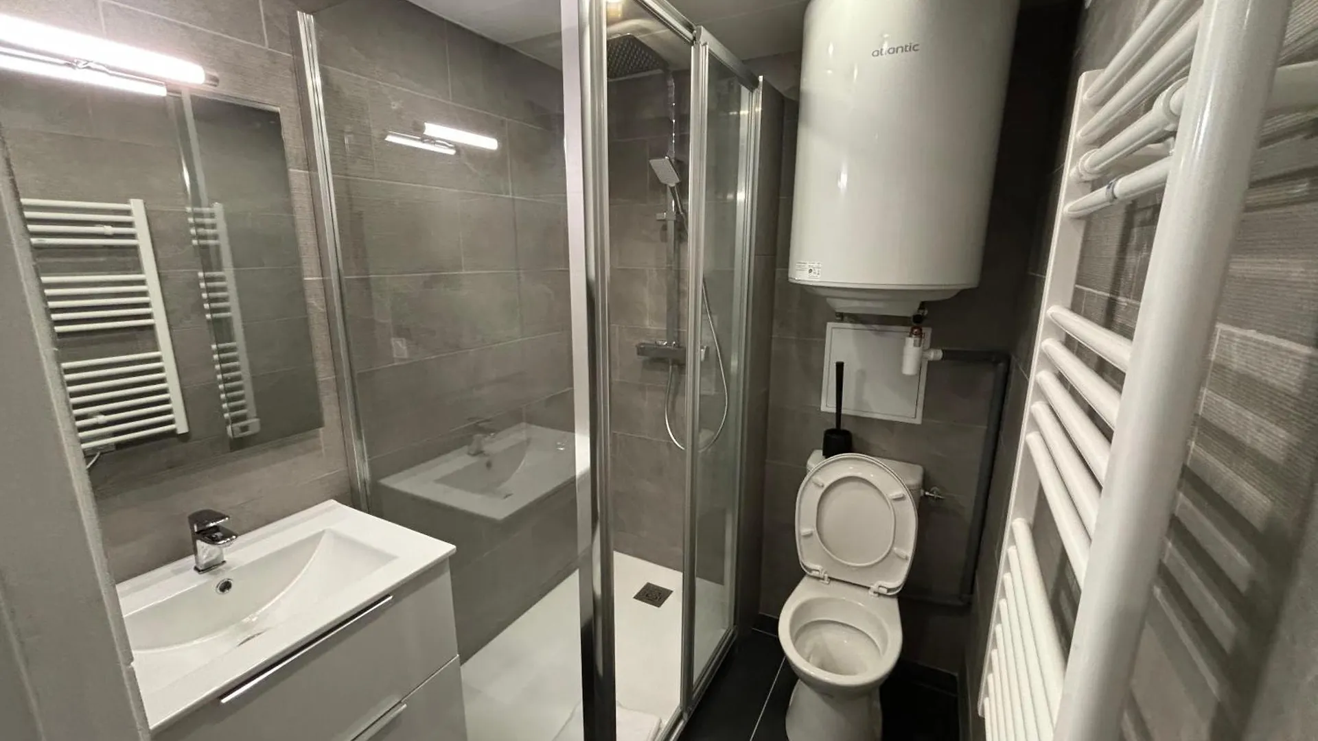 Palais Des Festivals Studio Meuble Cannes Francia