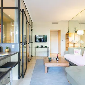 Gray D'albion Yourhosthelper Apartment