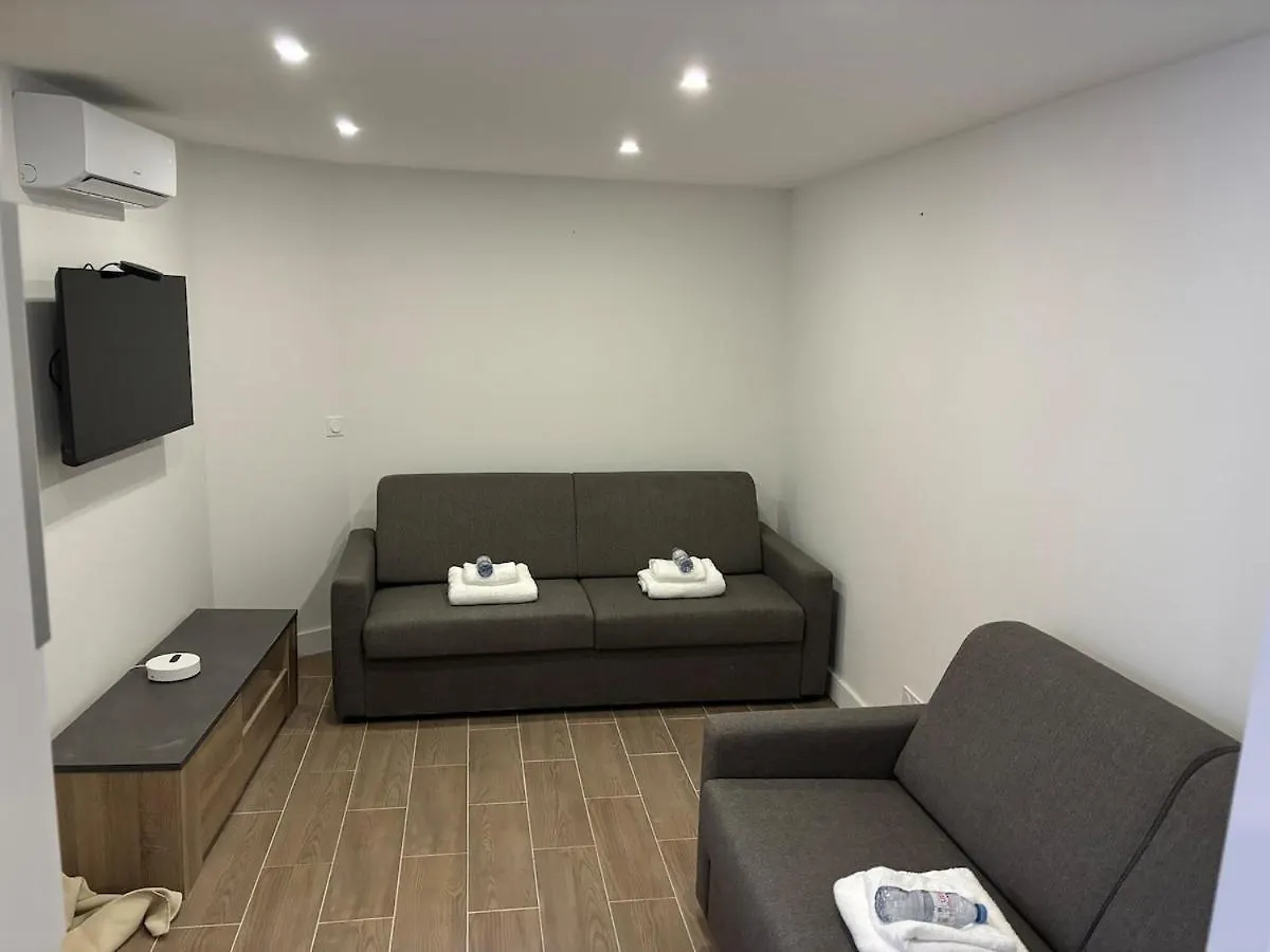 Palais Des Festivals Studio Meuble Cannes 0*,  France